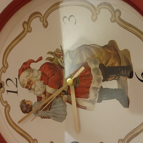 Santa Clock plays music - Picture 3 of 4
